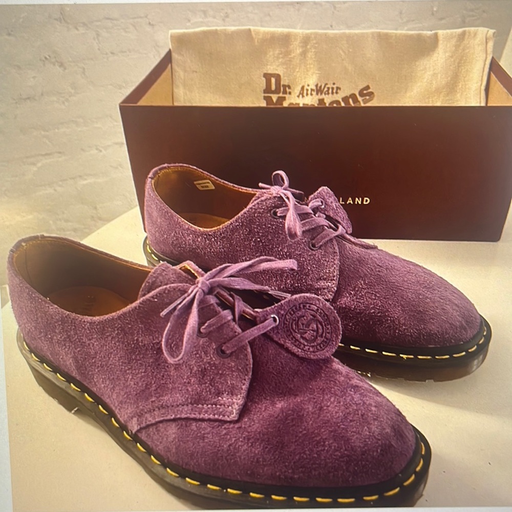 This is the beautiful 1461 a part of the made in England collection